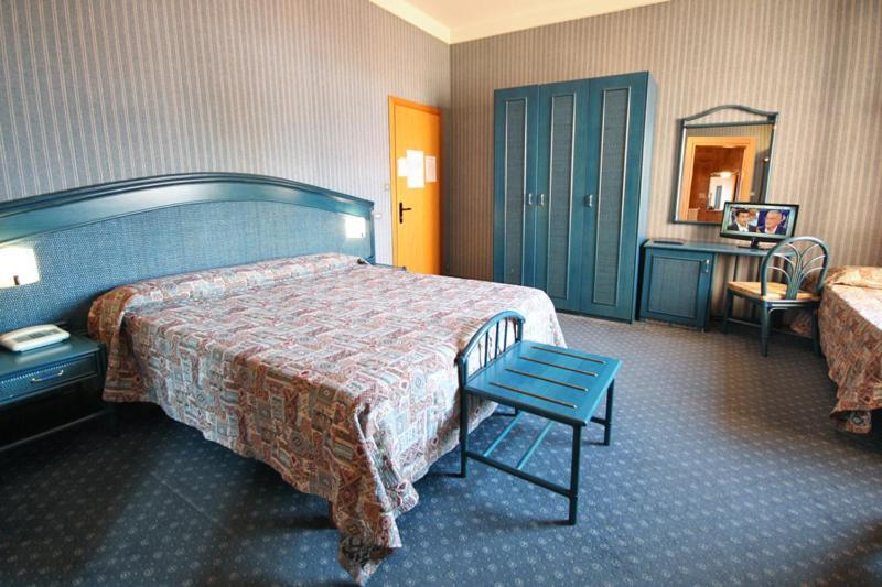Hotel Kristina インペリア エクステリア 写真